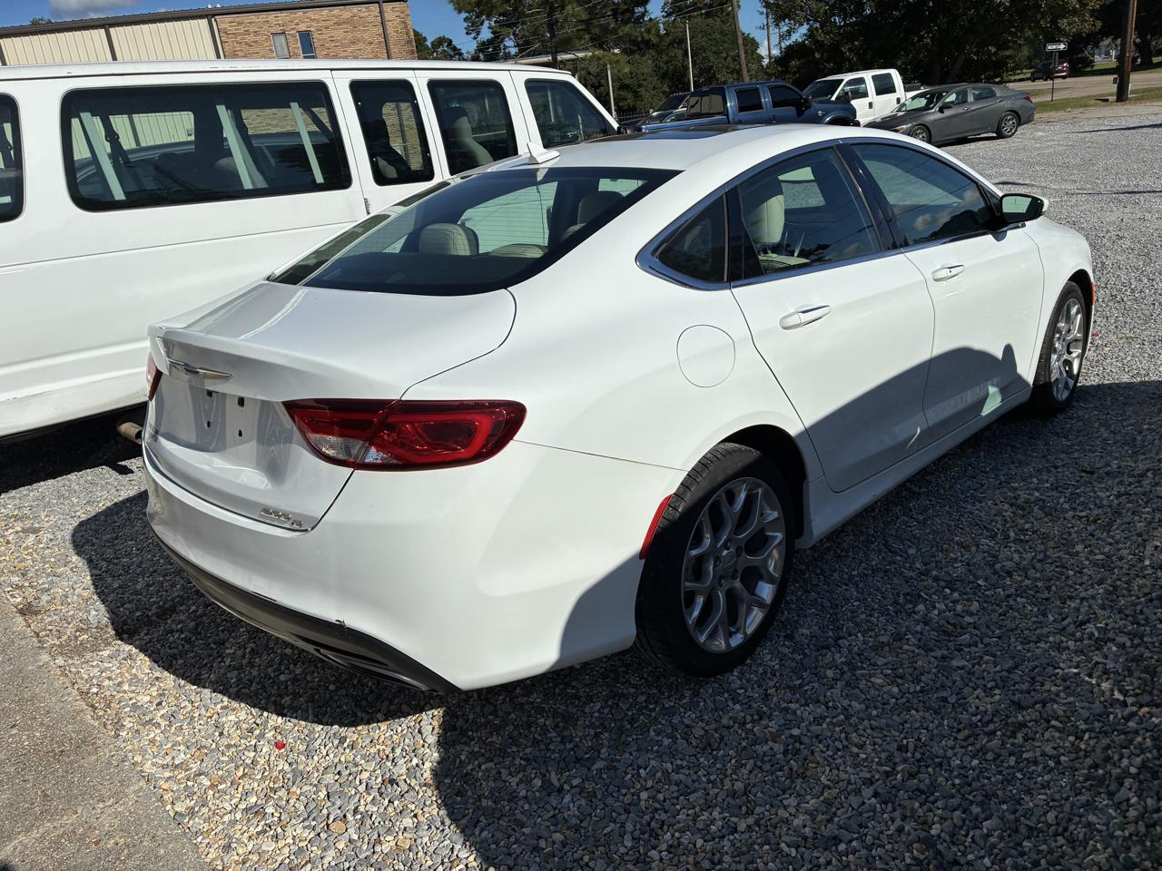 Chrysler 200 photo 3