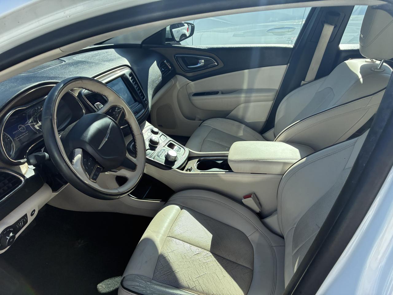 Chrysler 200 photo 5