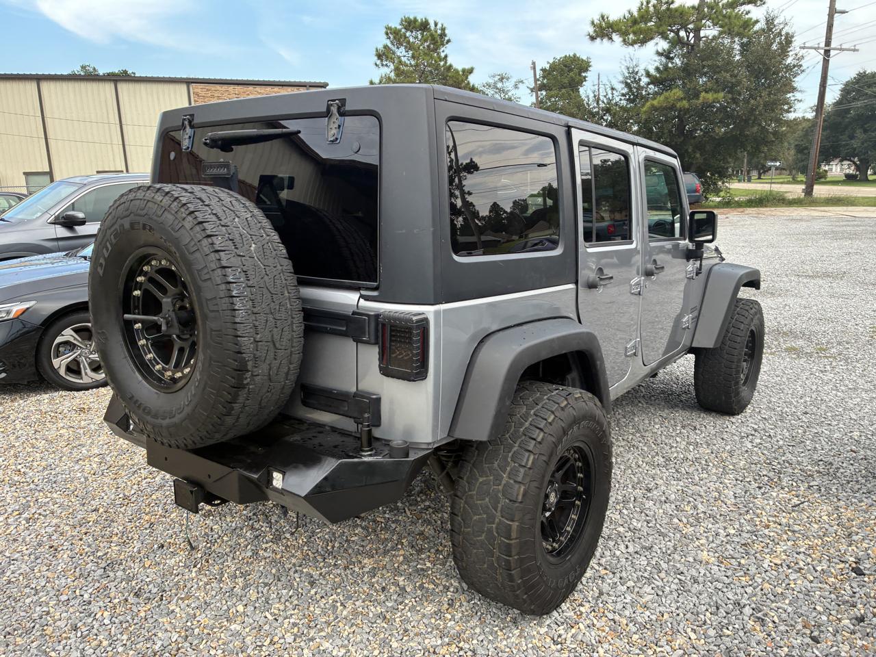 Jeep Wrangler photo 3
