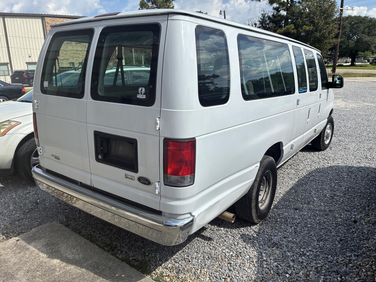 Ford Econoline E-350 XLT Super Duty Extended 2014