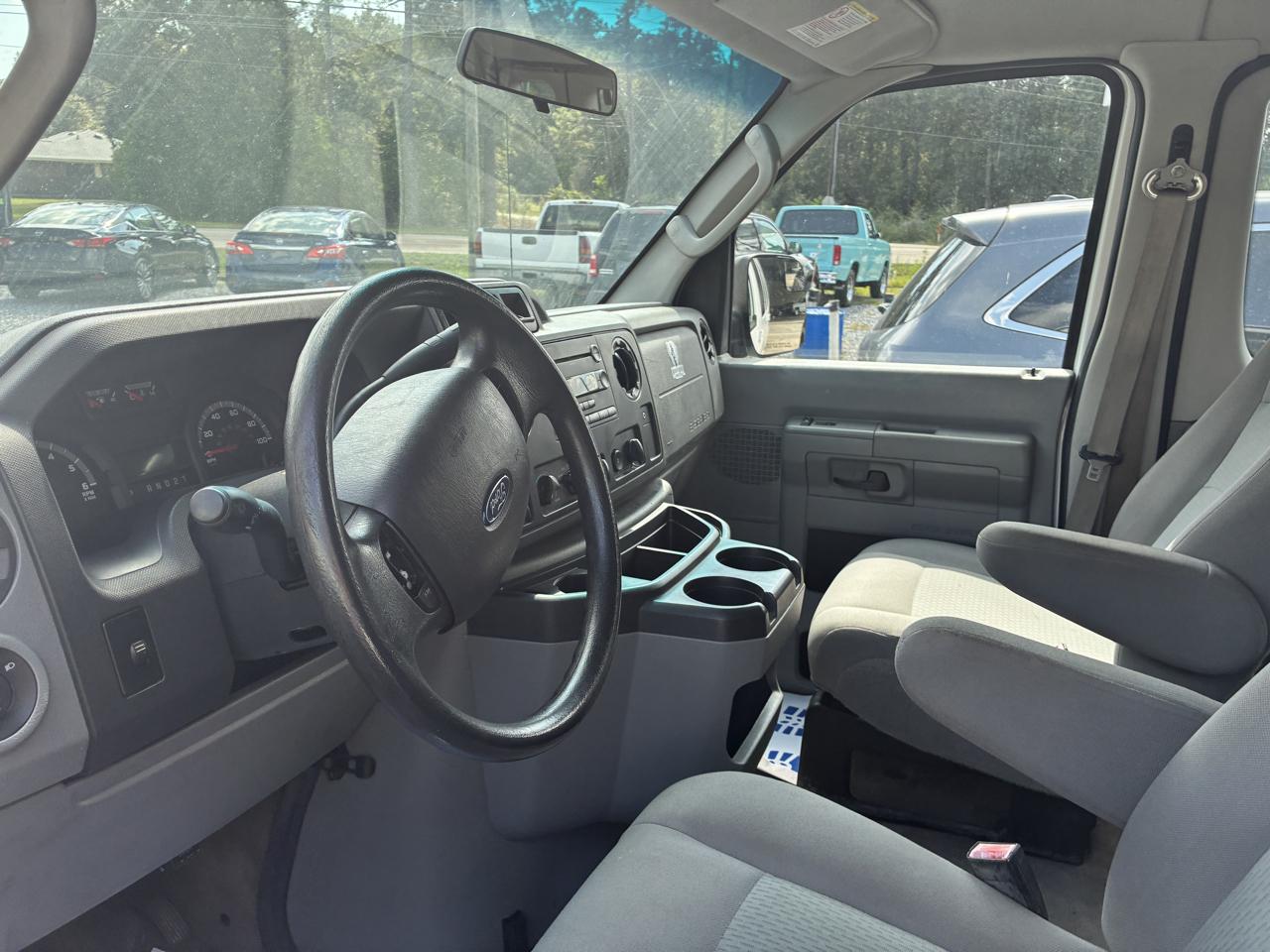 Ford Econoline E-350 XLT Super Duty Extended 2014