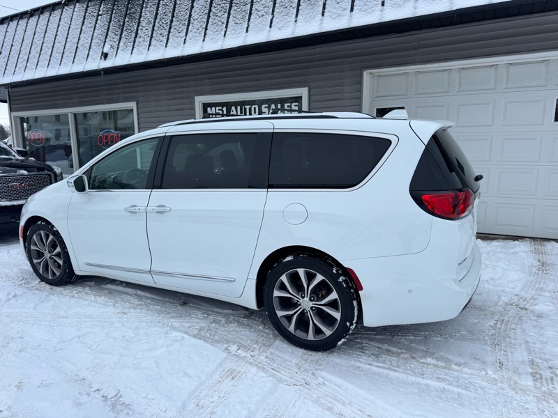 Chrysler Pacifica Limited 2017