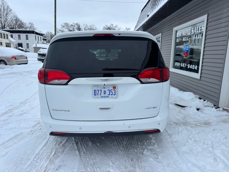 Chrysler Pacifica Limited 2017