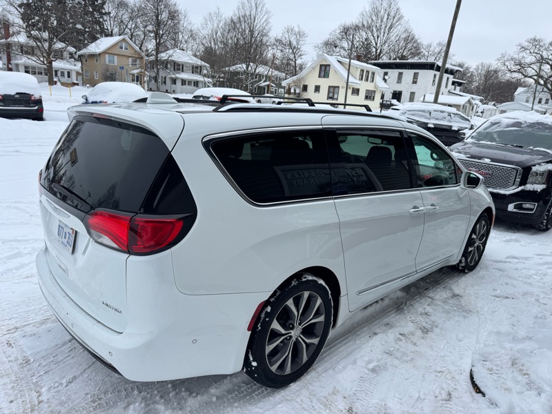 Chrysler Pacifica Limited 2017
