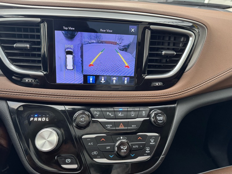 Chrysler Pacifica Limited 2017