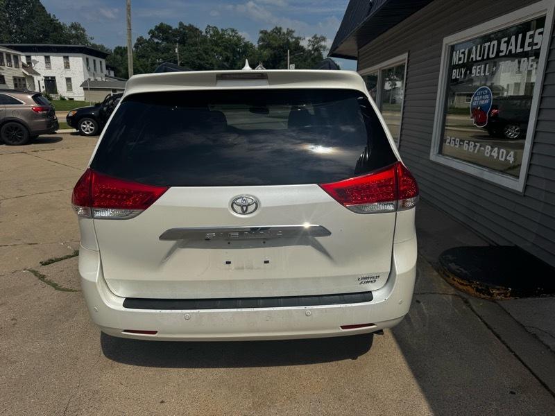 Toyota Sienna Limited AWD 7-Passenger V6 2013