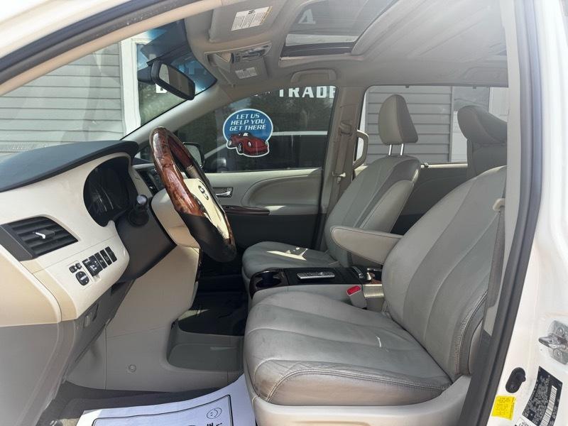 Toyota Sienna Limited AWD 7-Passenger V6 2013