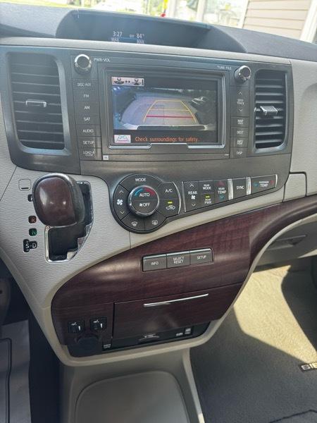 Toyota Sienna Limited AWD 7-Passenger V6 2013