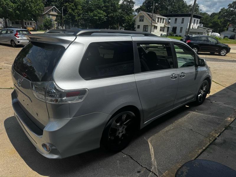 Toyota Sienna FWD 7-Passenger V6 2013