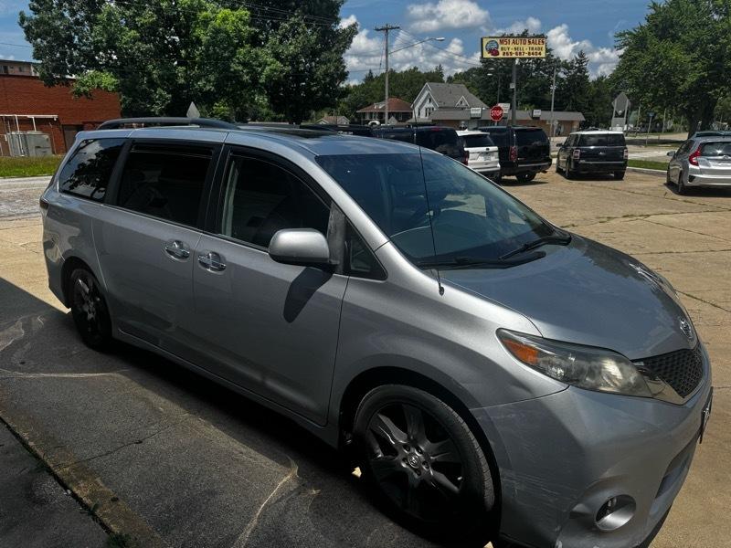 Toyota Sienna FWD 7-Passenger V6 2013