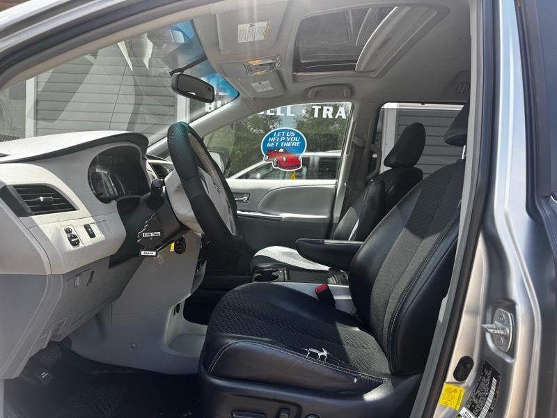 Toyota Sienna FWD 7-Passenger V6 2013