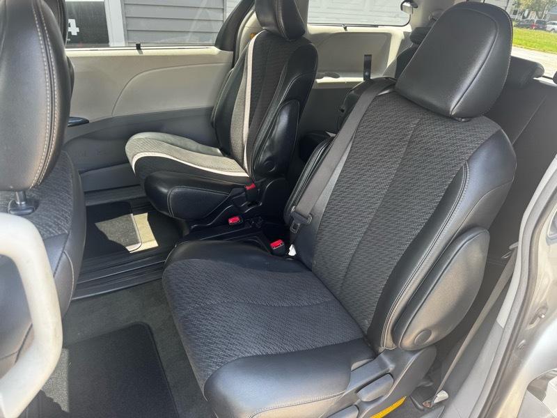 Toyota Sienna FWD 7-Passenger V6 2013
