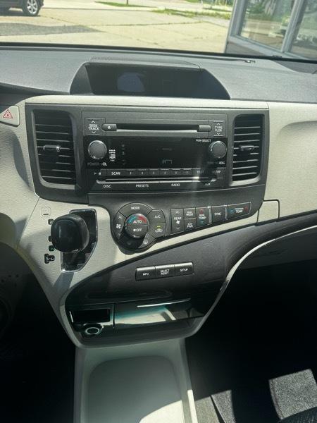 Toyota Sienna FWD 7-Passenger V6 2013