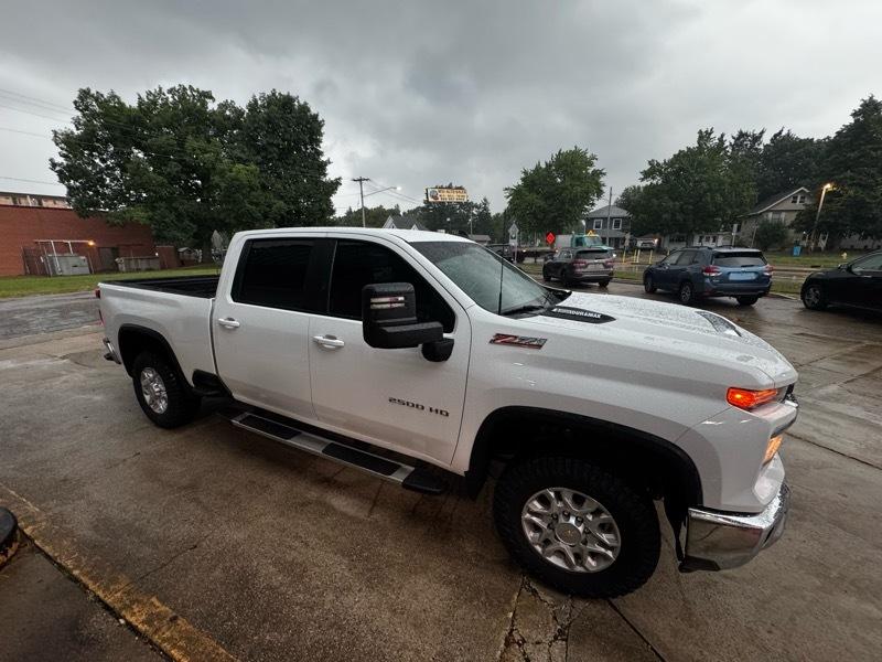 Chevrolet Silverado 2500HD LT Crew Cab Short Box 4WD 2024