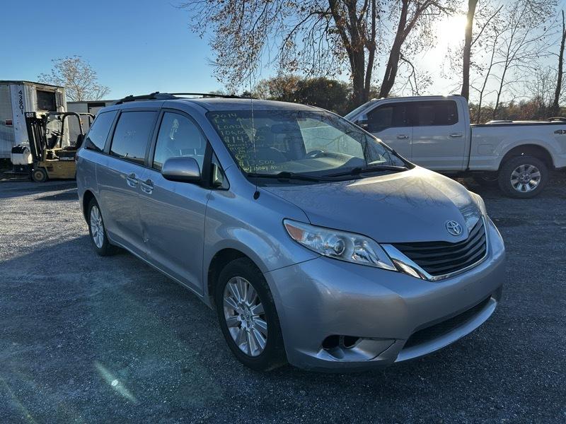 Toyota Sienna 5dr 7-Pass Van LE AWD (Natl) 2014