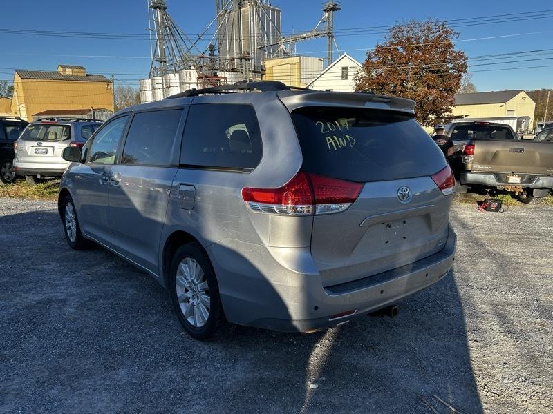 Toyota Sienna 5dr 7-Pass Van LE AWD (Natl) 2014