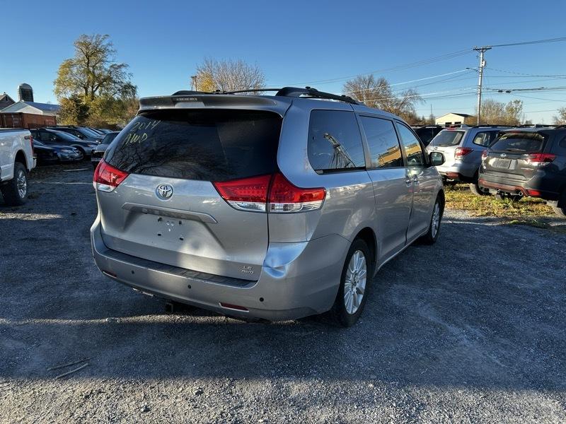 Toyota Sienna 5dr 7-Pass Van LE AWD (Natl) 2014