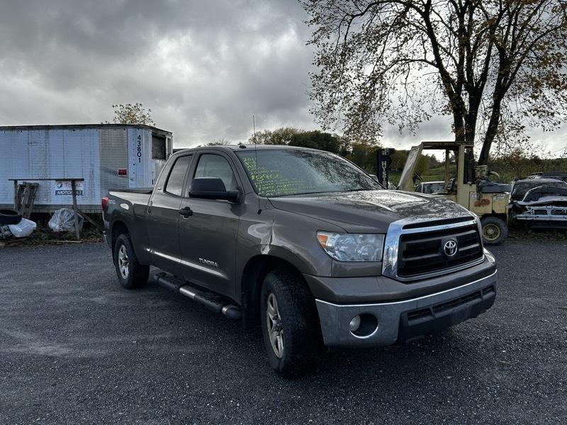 Toyota Tundra Tundra-Grade Double Cab 4.6L 4WD 2011