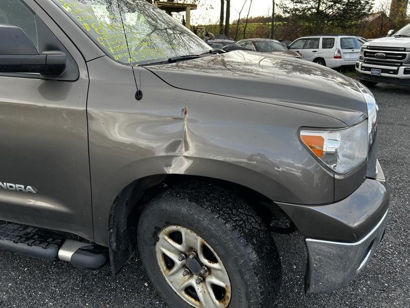 Toyota Tundra Tundra-Grade Double Cab 4.6L 4WD 2011