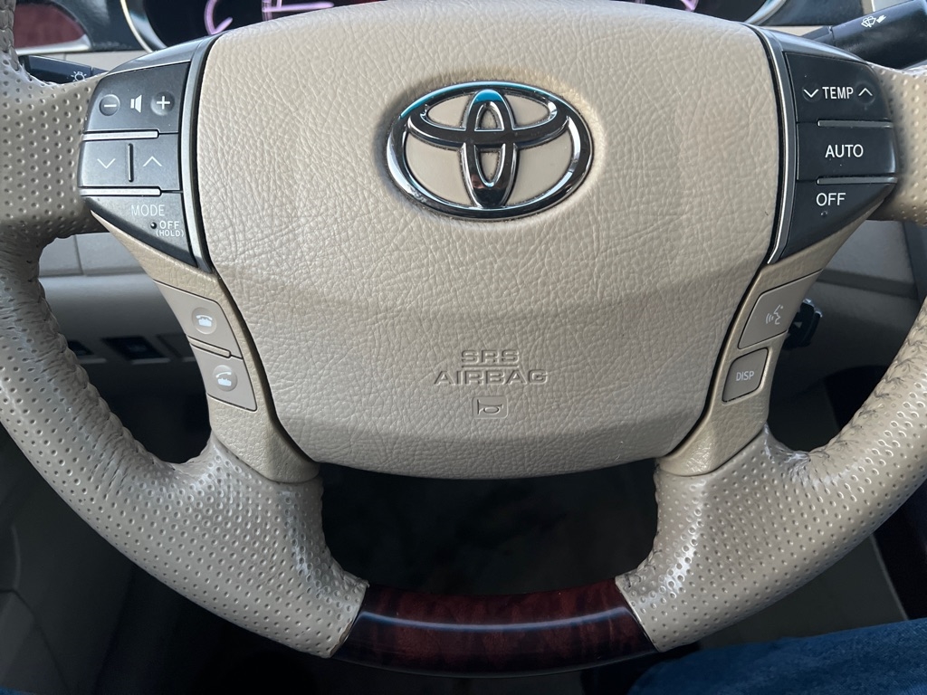 Toyota Avalon  2012