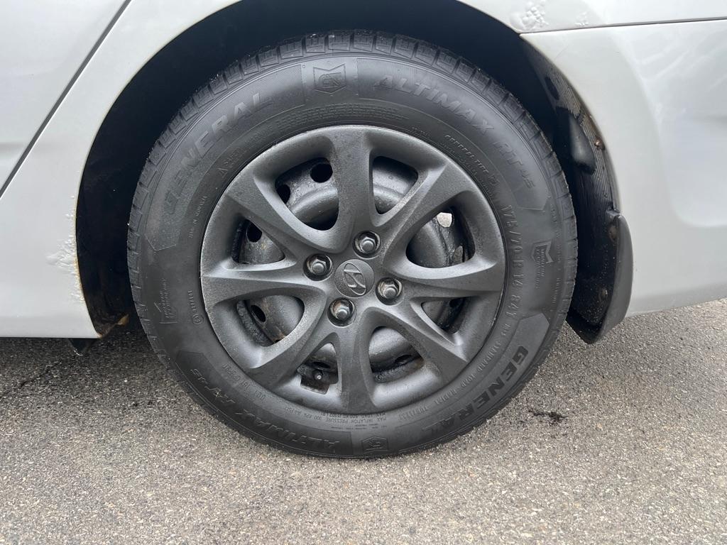 Hyundai Accent  2013