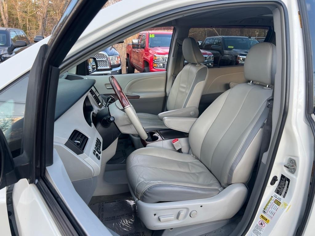Toyota Sienna  2014