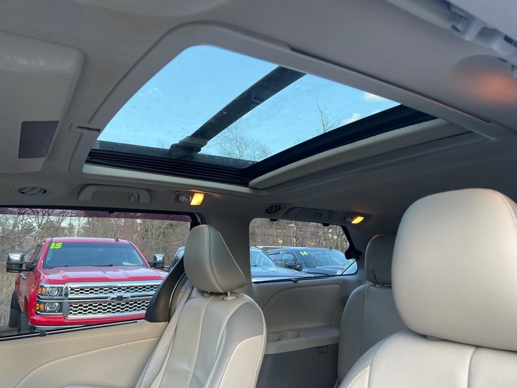 Toyota Sienna  2014