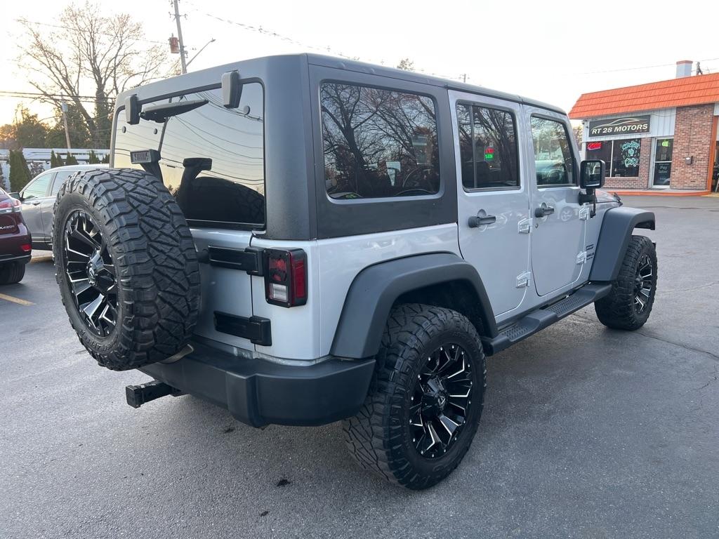 Jeep Wrangler Unlimited  2011