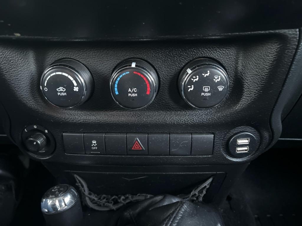 Jeep Wrangler Unlimited  2011