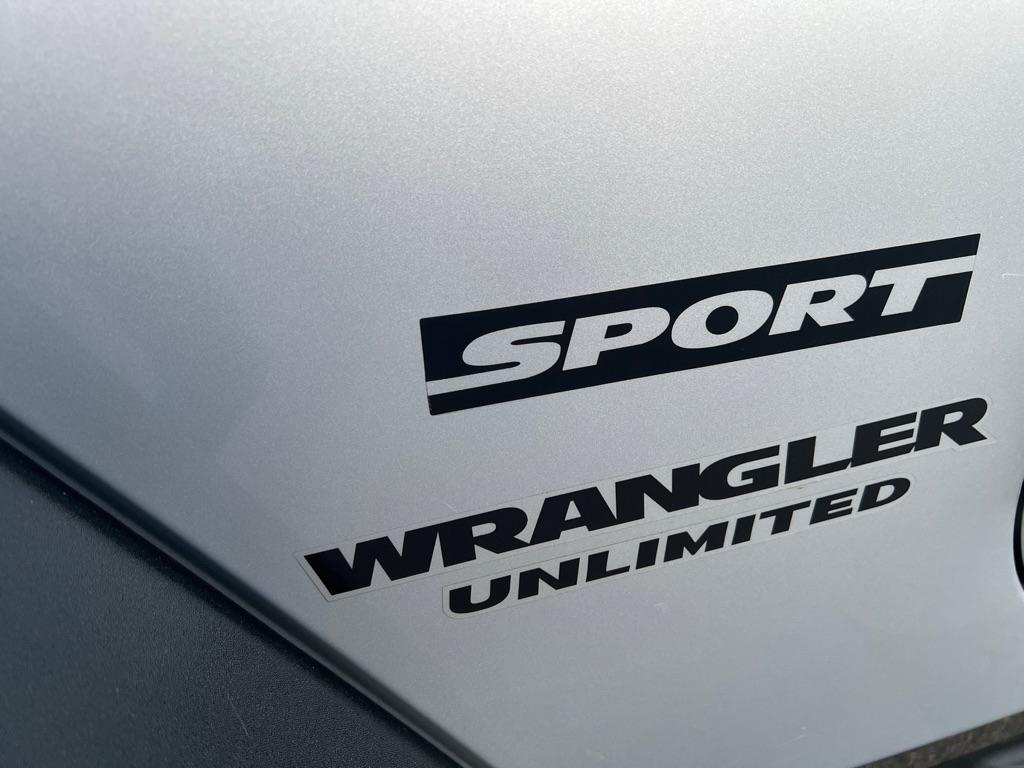 Jeep Wrangler Unlimited  2011