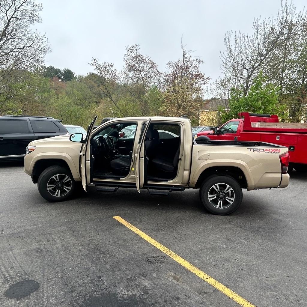 Toyota Tacoma  2018