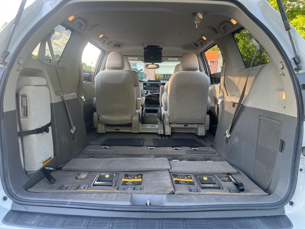 Toyota Sienna  2012