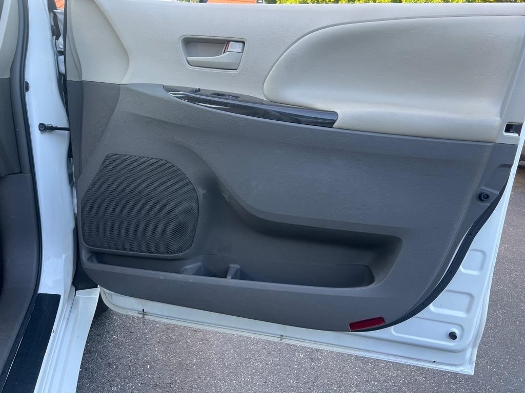 Toyota Sienna  2012