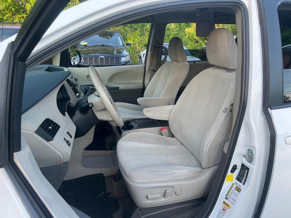 Toyota Sienna  2012