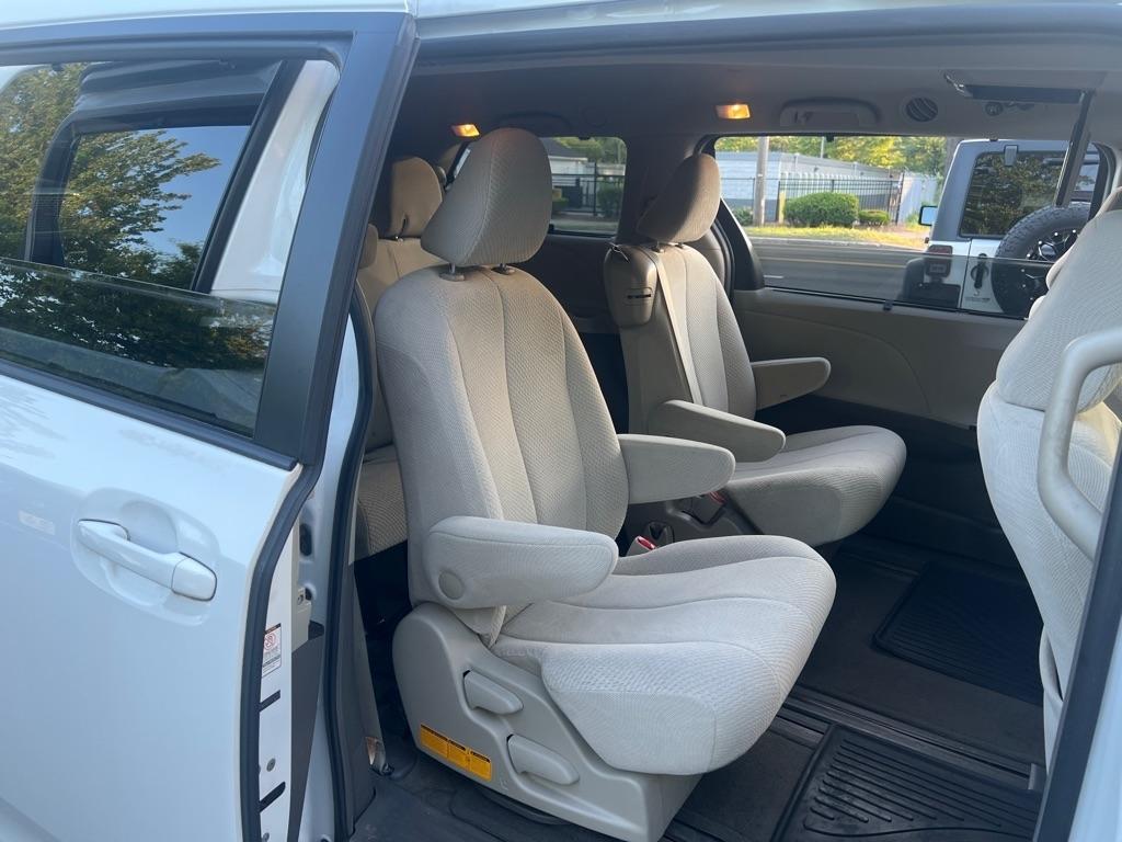 Toyota Sienna  2012
