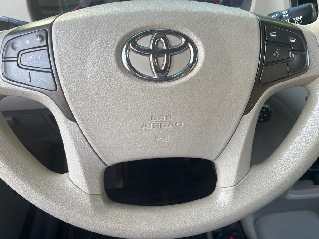 Toyota Sienna  2012