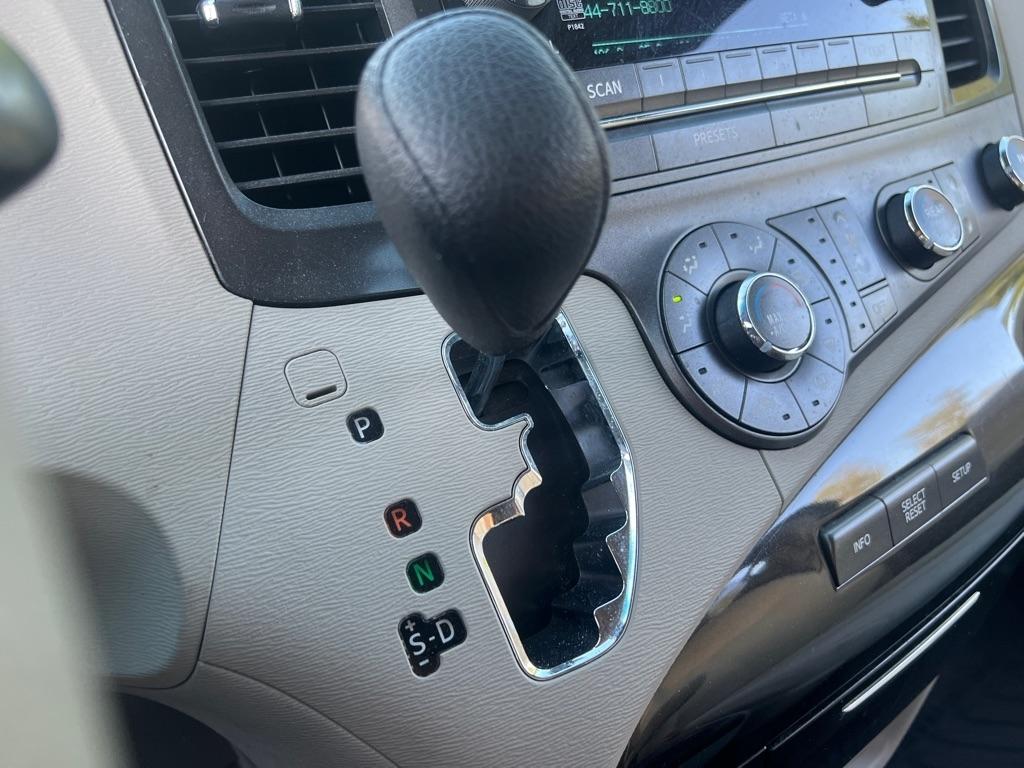 Toyota Sienna  2012