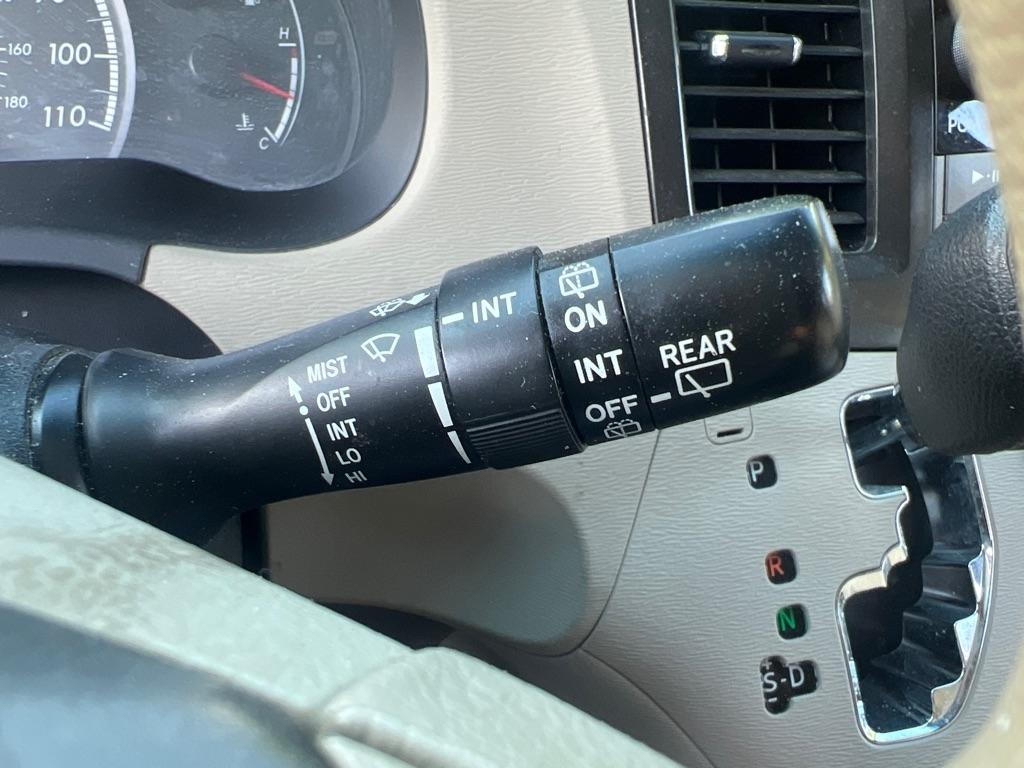 Toyota Sienna  2012