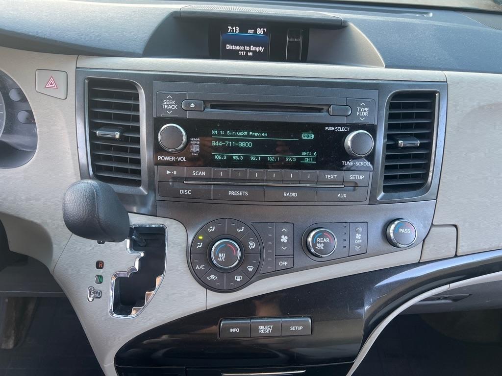 Toyota Sienna  2012