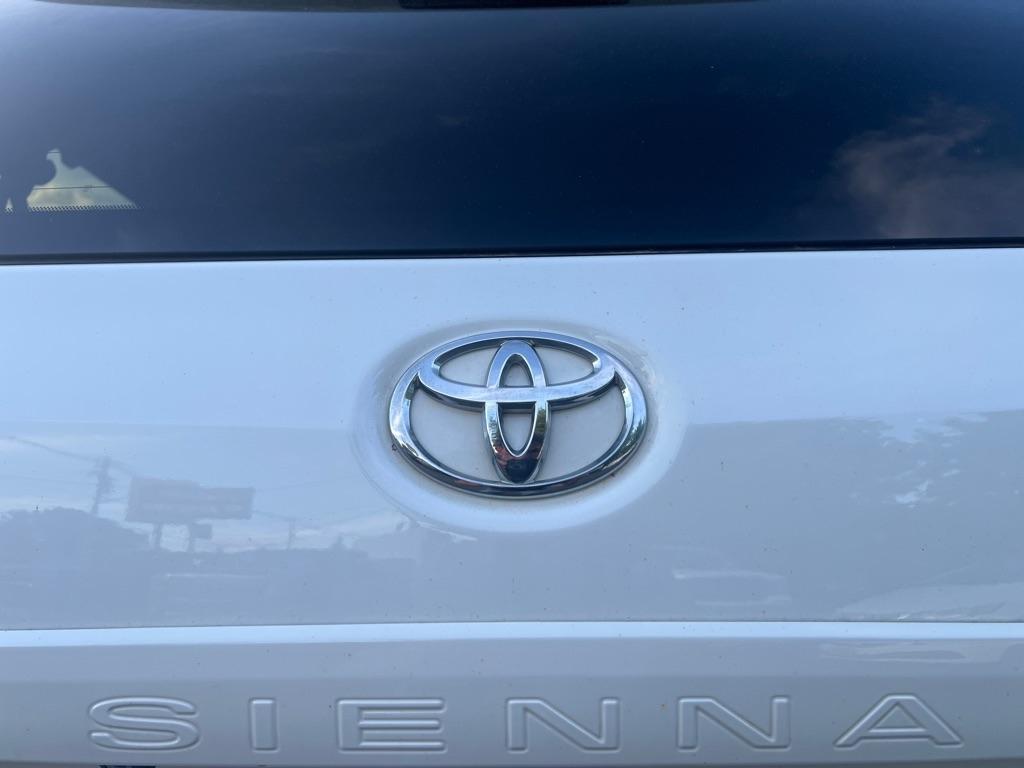 Toyota Sienna  2012