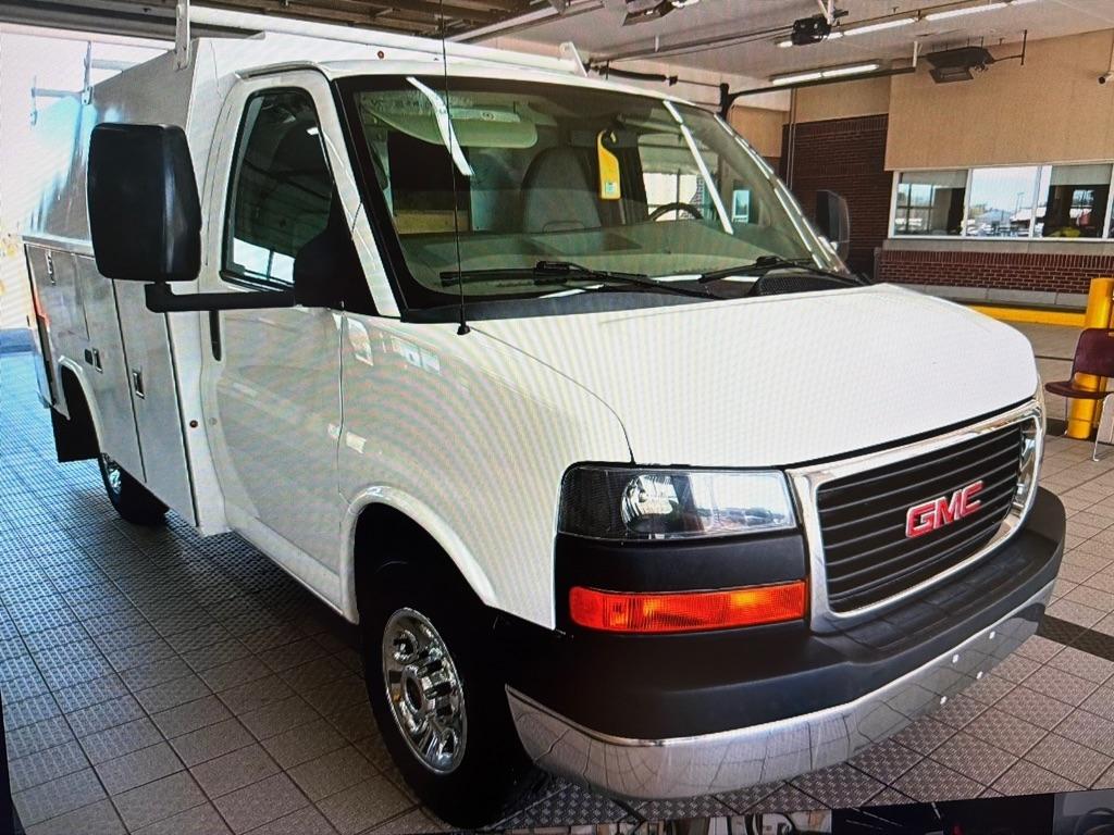 GMC Savana Commercial Cutaway  2015