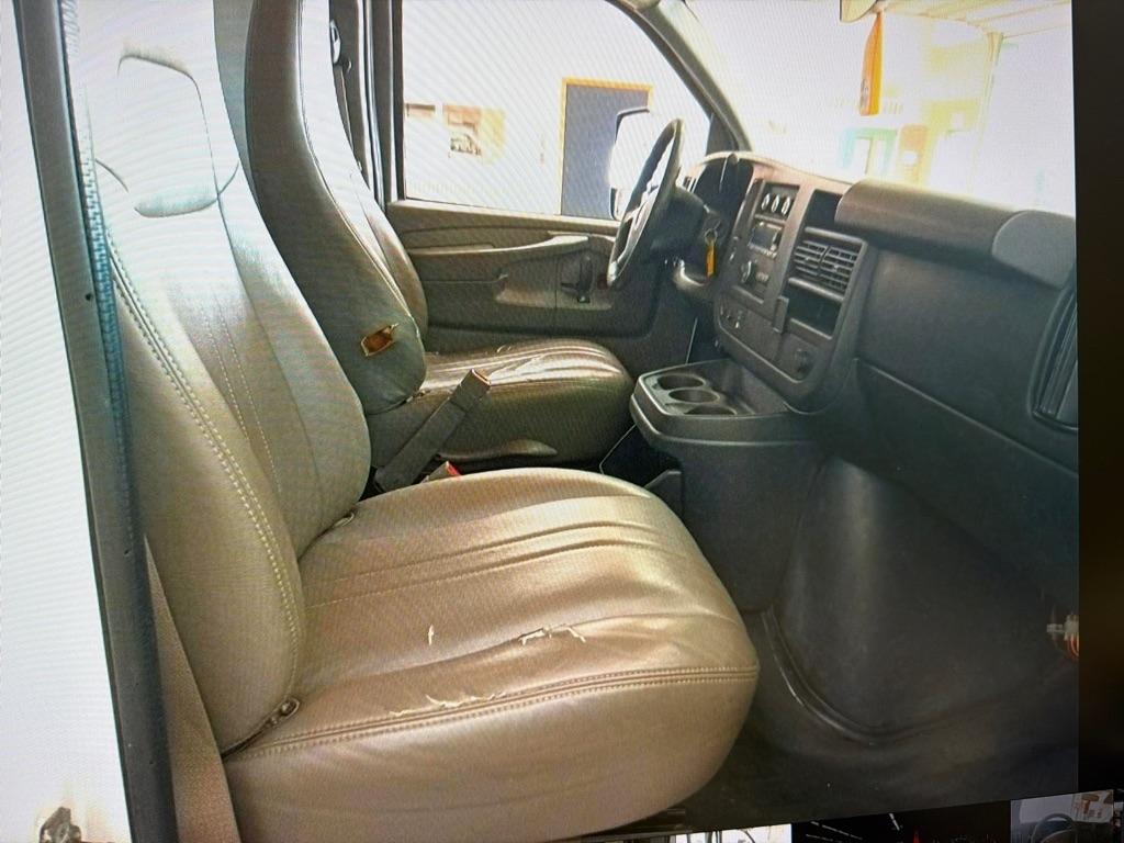 GMC Savana Commercial Cutaway  2015