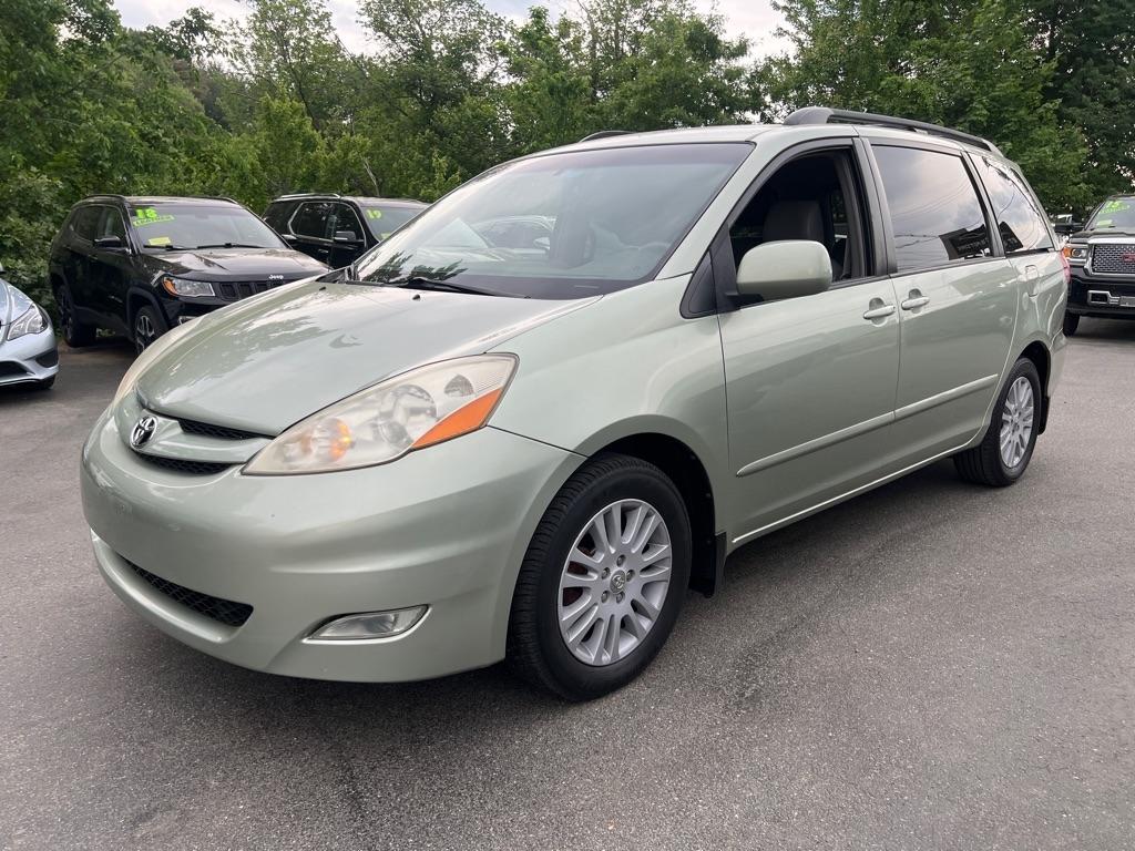 Toyota Sienna  2010