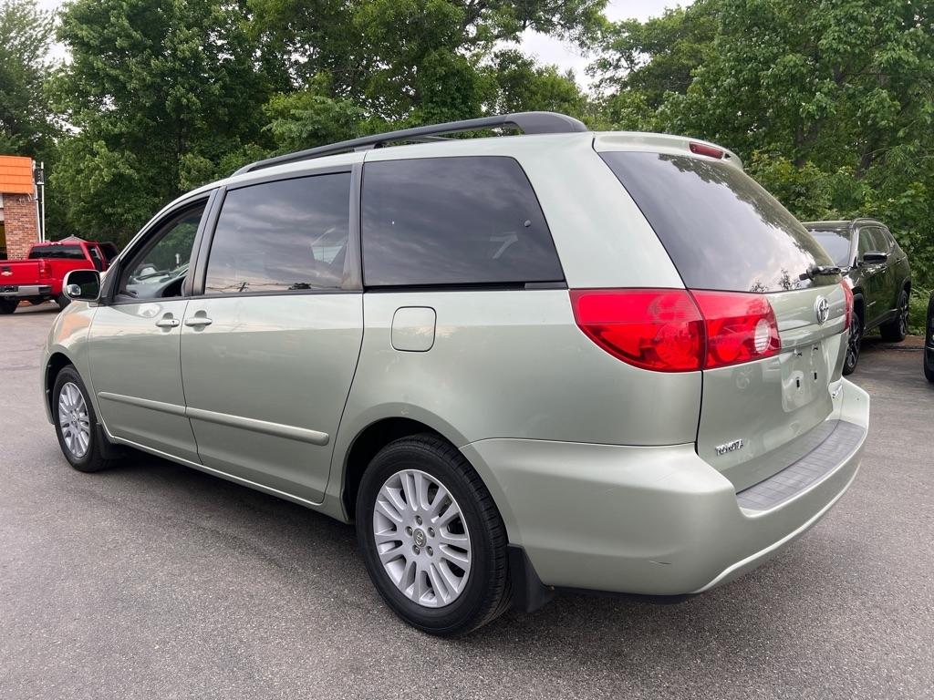 Toyota Sienna  2010