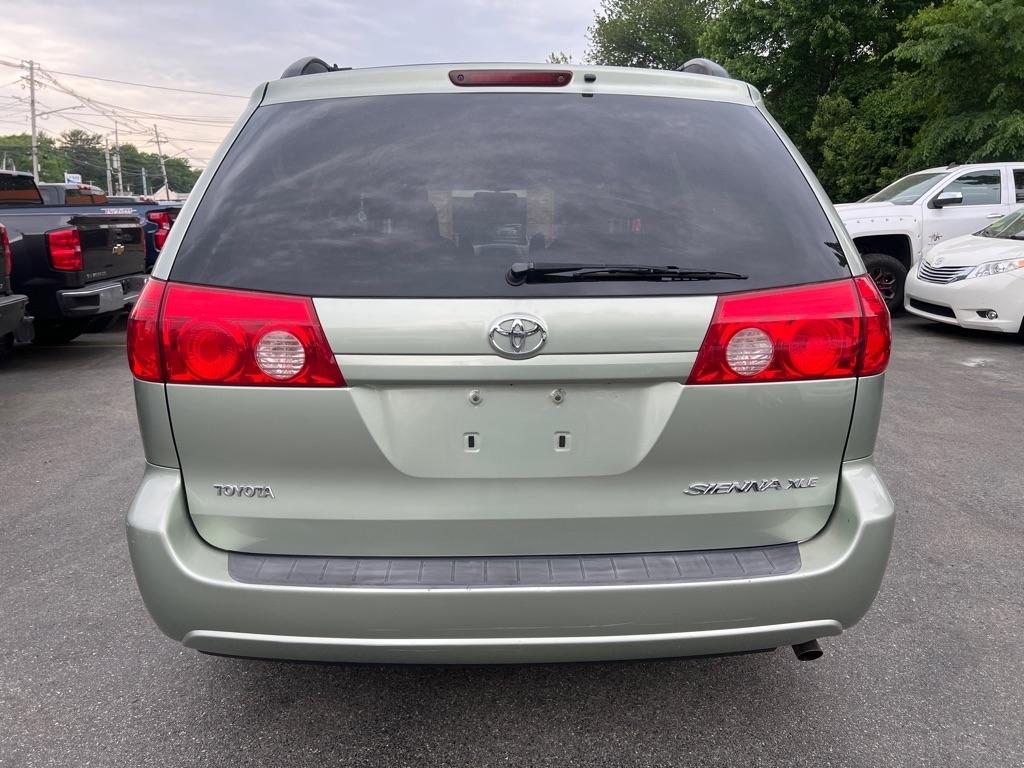 Toyota Sienna  2010