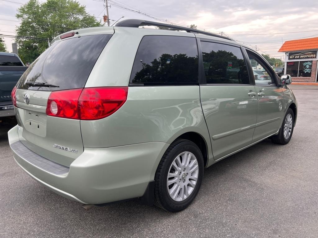 Toyota Sienna  2010