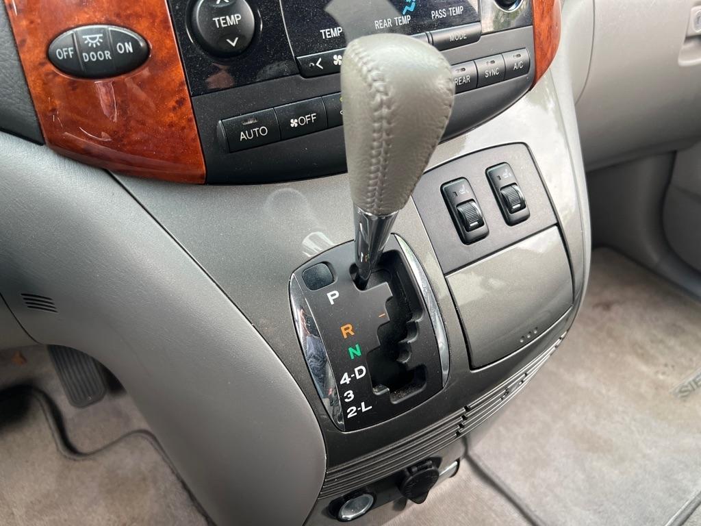 Toyota Sienna  2010