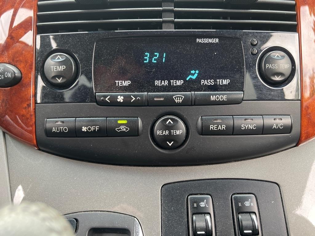 Toyota Sienna  2010