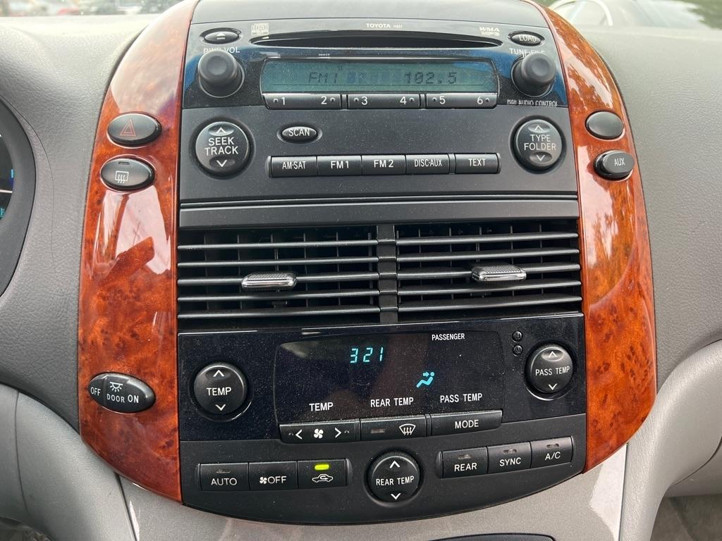 Toyota Sienna  2010