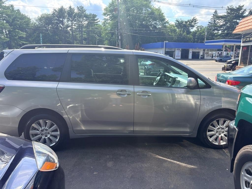 Toyota Sienna  2017